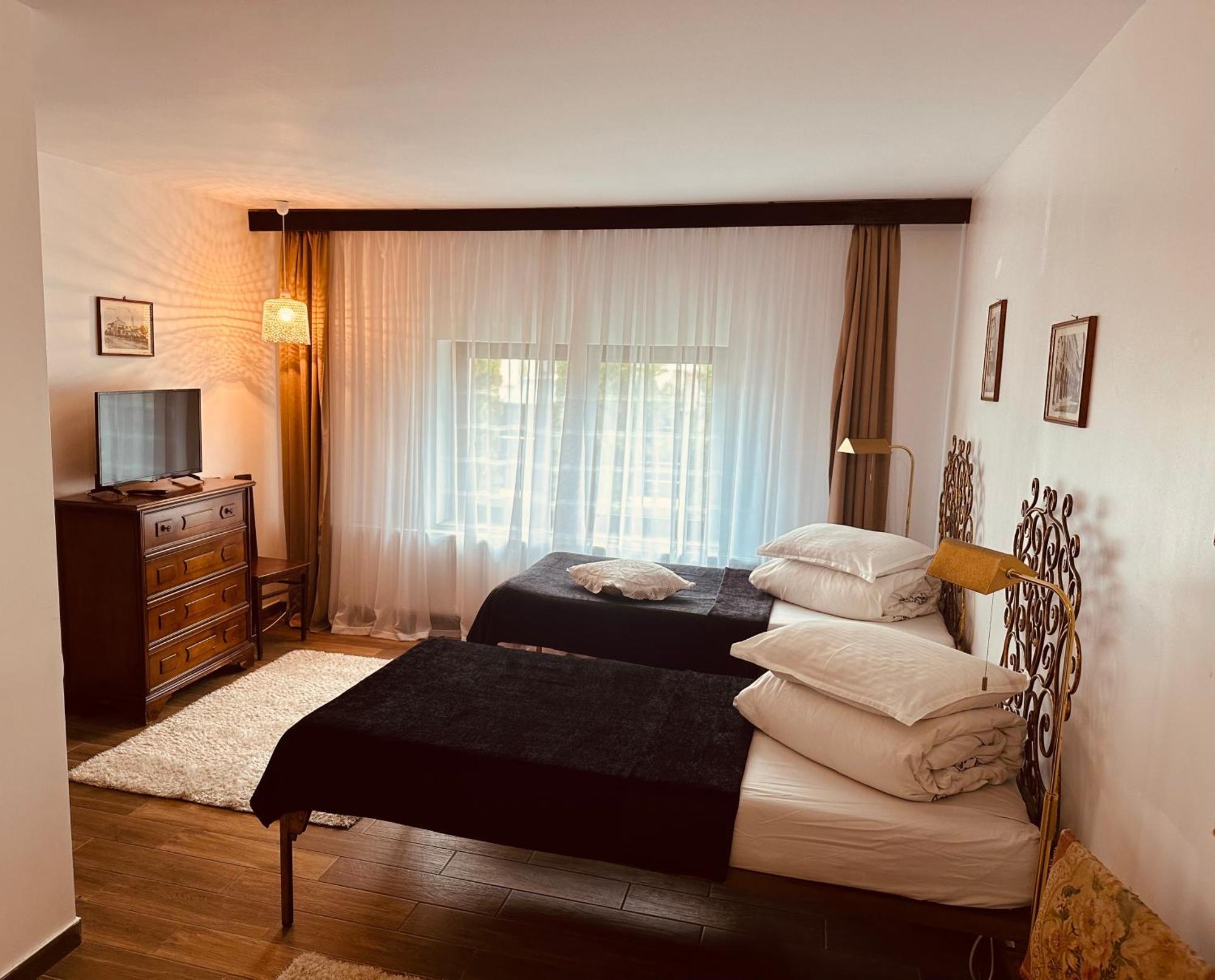 Hotel Casa Pisica Noastra Breaza  Esterno foto