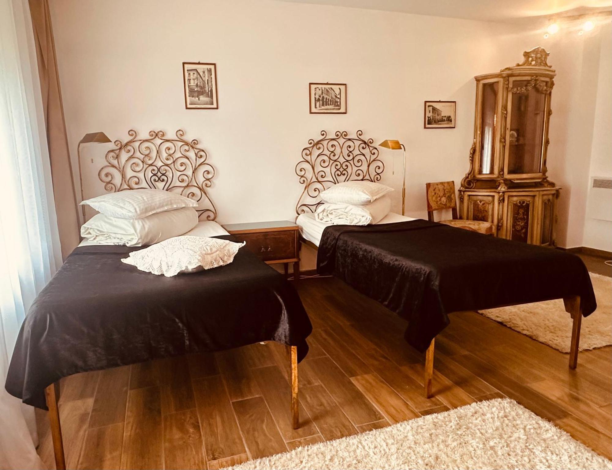 Hotel Casa Pisica Noastra Breaza  Esterno foto